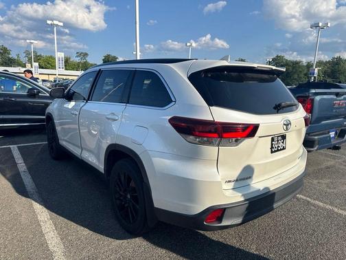 Blizzard Pearl 2019 Toyota Highlander SE