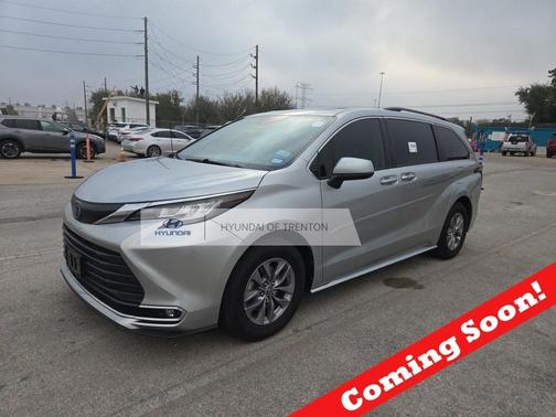 2022 Toyota Sienna XLE