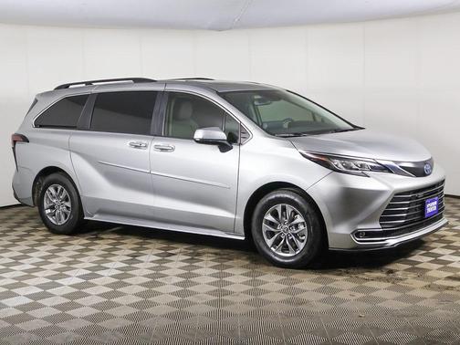 2022 Toyota Sienna XLE
