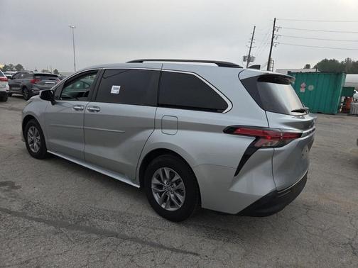 2022 Toyota Sienna XLE
