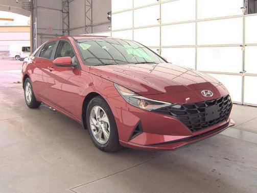 2022 Hyundai ELANTRA SE