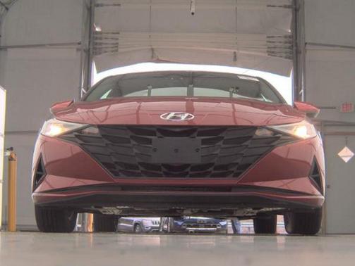 2022 Hyundai ELANTRA SE