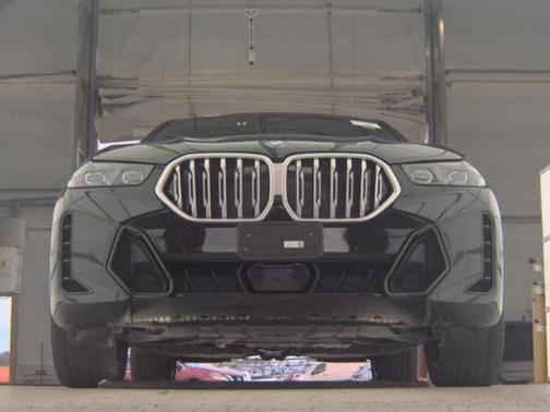 2025 BMW X6 xDrive40i