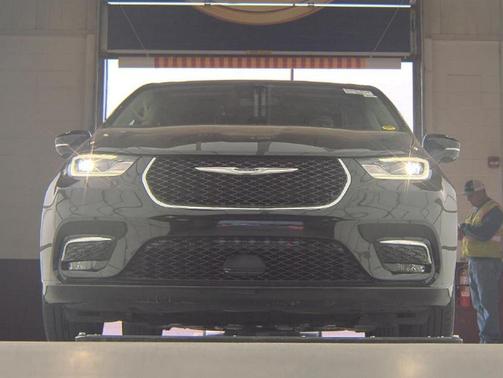 2024 Chrysler Pacifica Touring-L