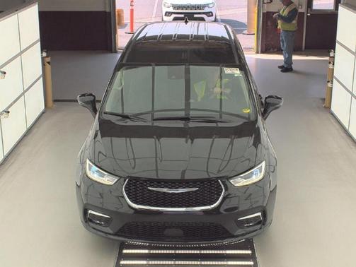 2024 Chrysler Pacifica Touring-L