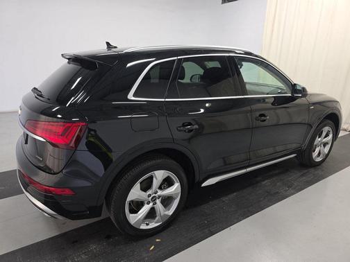 2023 Audi Q5 45 S line Premium Plus