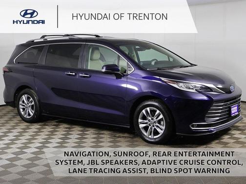 2022 Toyota Sienna Limited