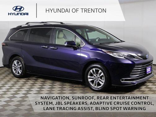 2022 Toyota Sienna Limited