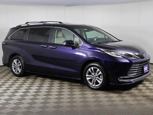 2022 Toyota Sienna Limited