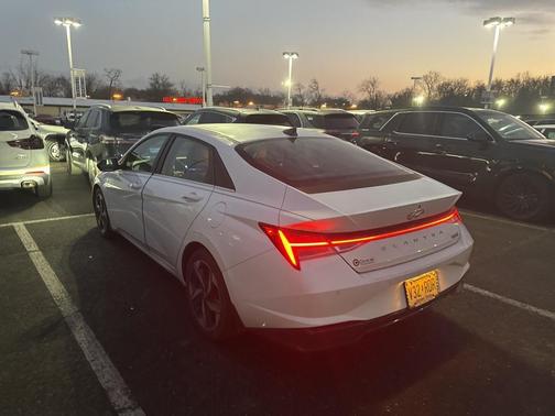 2023 Hyundai ELANTRA HEV Limited