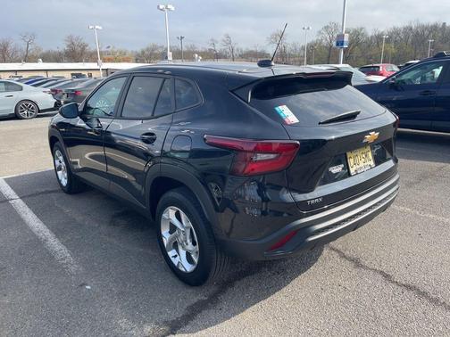 Mosaic Black Metallic 2024 Chevrolet Trax LS