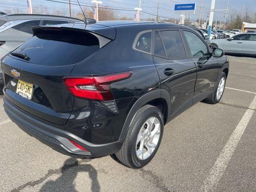 Mosaic Black Metallic 2024 Chevrolet Trax LS