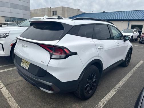 Glacial White Pearl 2023 Kia Sportage X-Pro