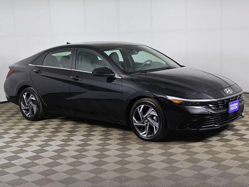 Black 2025 Hyundai ELANTRA SEL Convenience