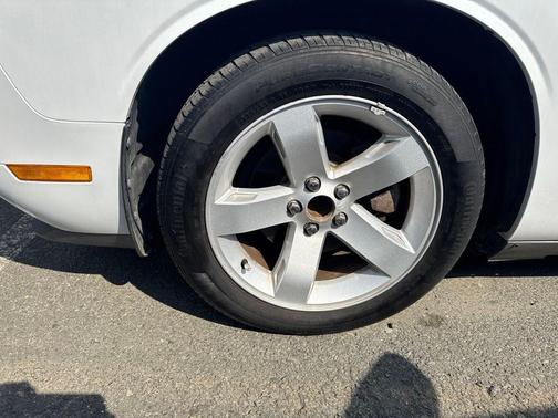 Bright White Clearcoat 2012 Dodge Challenger SXT