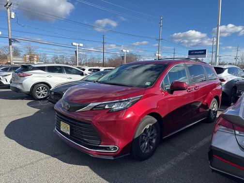 2023 Toyota Sienna XLE
