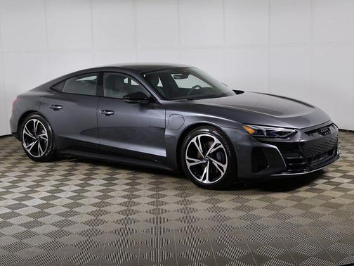 Daytona Gray Pearl Effect 2023 Audi e-tron GT Premium Plus