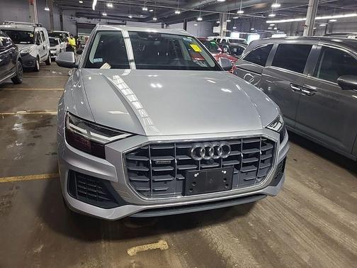 Florett Silver Metallic 2019 Audi Q8 3.0T Premium