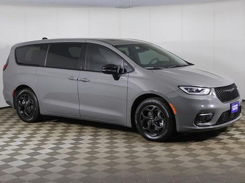2023 Chrysler Pacifica Hybrid Limited