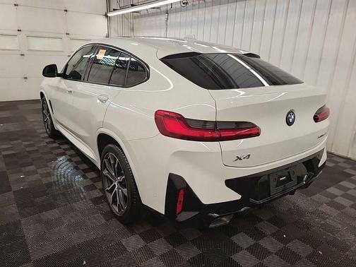 White 2023 BMW X4 xDrive30i