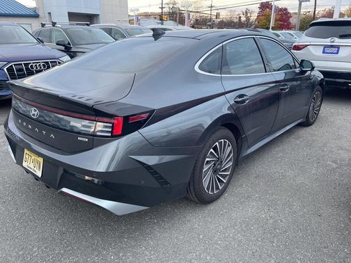 2025 Hyundai SONATA Hybrid Limited