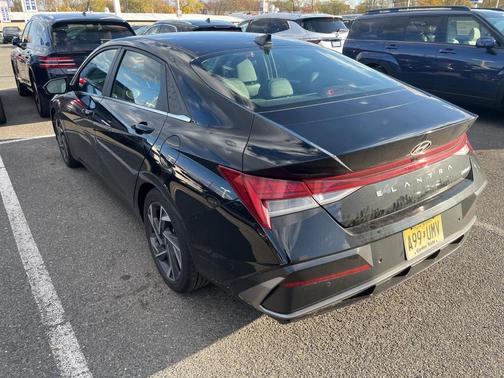 2024 Hyundai ELANTRA Limited