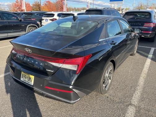 2024 Hyundai ELANTRA Limited