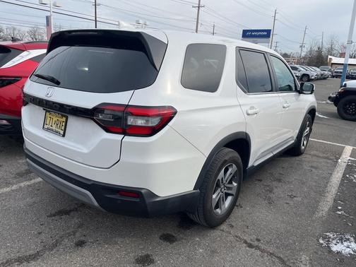 2023 Honda Pilot EX-L 8-Passenger