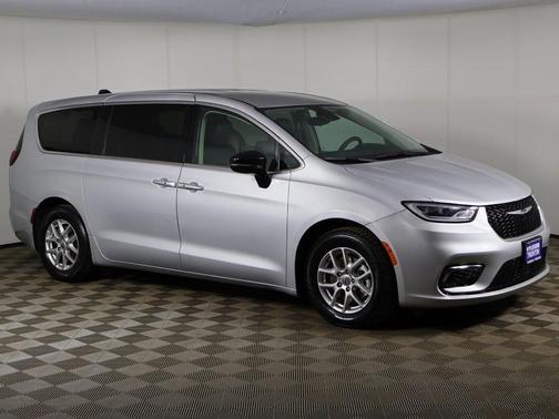 2024 Chrysler Pacifica Touring-L