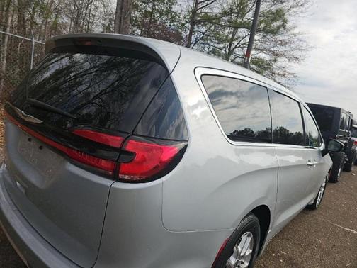 2024 Chrysler Pacifica Touring-L