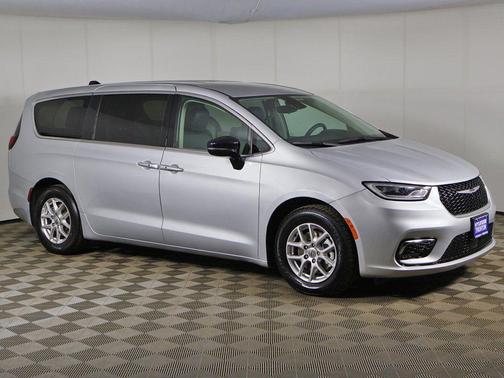 2024 Chrysler Pacifica Touring-L