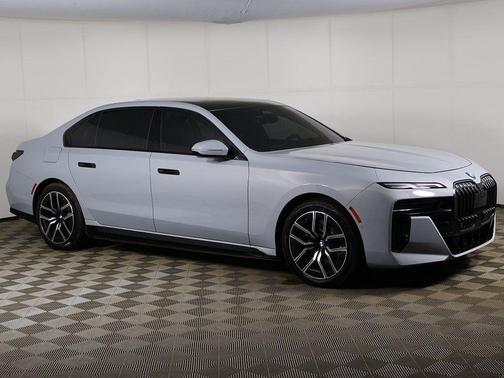 Gray Metallic 2025 BMW i7 xDrive60