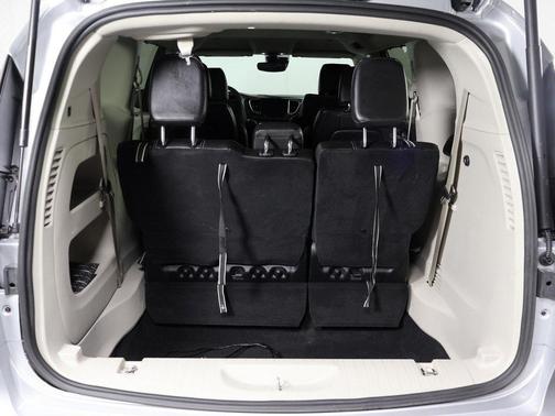 2024 Chrysler Pacifica Touring-L