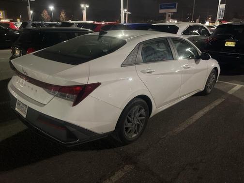 2024 Hyundai ELANTRA SEL