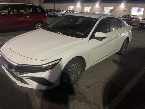 2024 Hyundai ELANTRA SEL