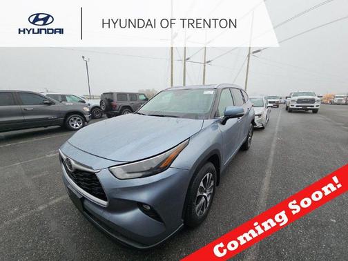 Moon Dust 2022 Toyota Highlander XLE