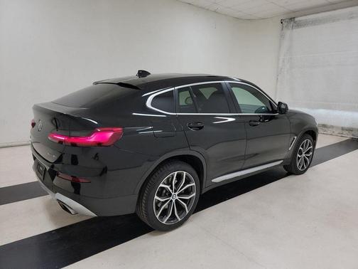 2023 BMW X4 xDrive30i