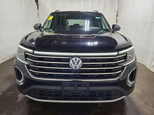 Deep Black Pearl Effect 2024 Volkswagen Atlas 2.0T SE