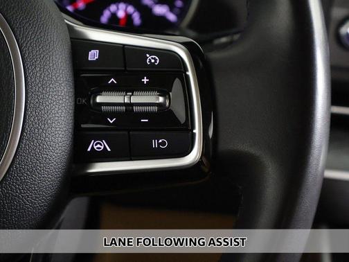 Snow White Pearl 2024 Kia Carnival LX Seat Package