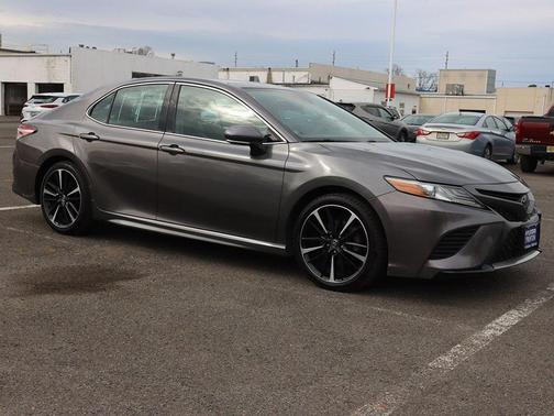 Photo 2 of 43 of 2020 Toyota Camry XSE
