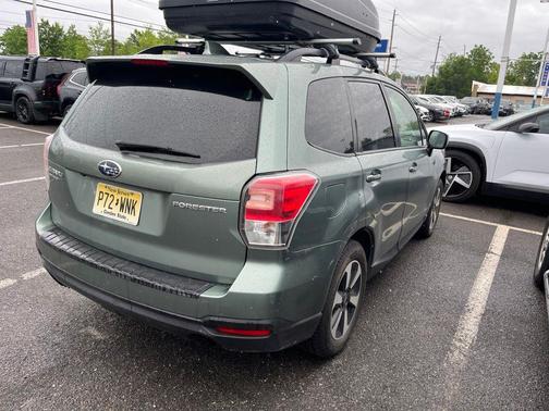 Jasmine Green Metallic 2018 Subaru Forester 2.5i Premium