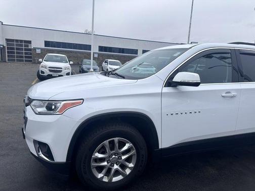 Summit White 2020 Chevrolet Traverse LT Cloth