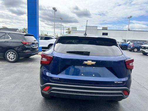 Blue Glow Metallic 2024 Chevrolet Trax LS