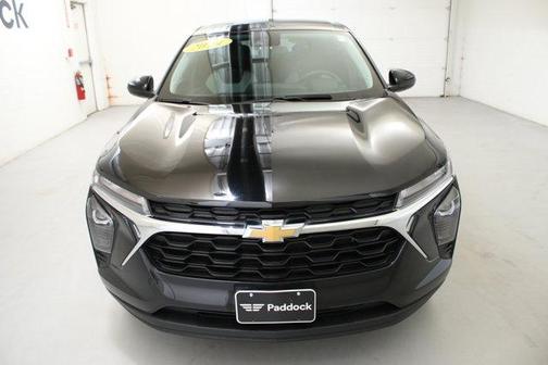 Mosaic Black Metallic 2024 Chevrolet Trax LS