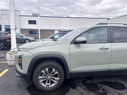 Green 2025 Chevrolet Equinox LT