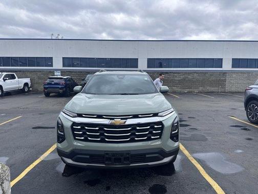Green 2025 Chevrolet Equinox LT