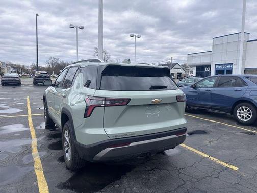 Green 2025 Chevrolet Equinox LT