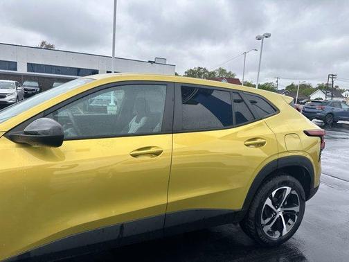 Nitro Yellow 2024 Chevrolet Trax 1RS