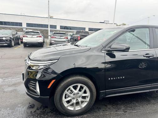 Mosaic Black Metallic 2024 Chevrolet Equinox LT