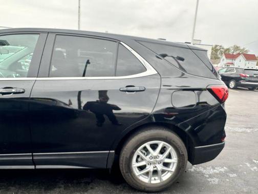 Mosaic Black Metallic 2024 Chevrolet Equinox LT
